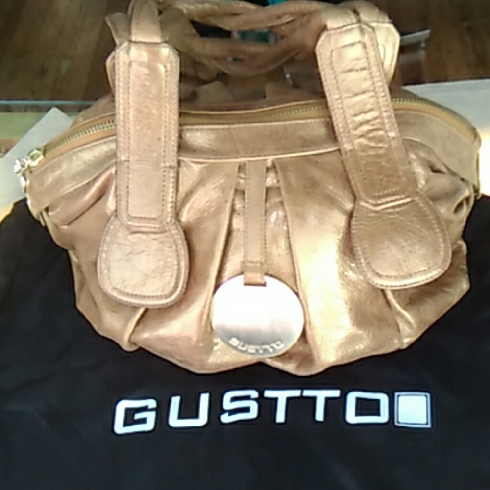 Pre-owned Gold Leather Gustto Handbag